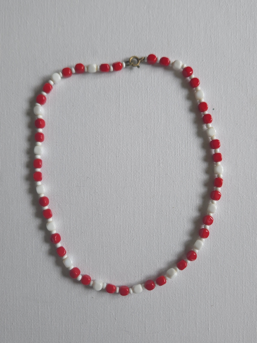 Vintage 1950s Cherry Red & White Milk Glass Cushion Bead Choker Necklace